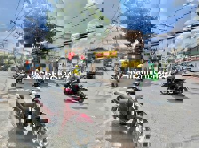 Chủ kẹt tiền cần bán căn góc đường Nguyễn Tuyển Q2