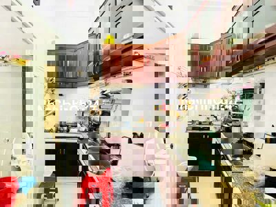 Bán nhà mặt tiền 4 tầng: 4x20m, SHR chính chủ