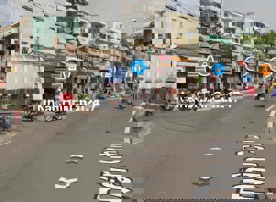 đất 2 mặt tiền đường xe hơi cách Dân Chủ 80m