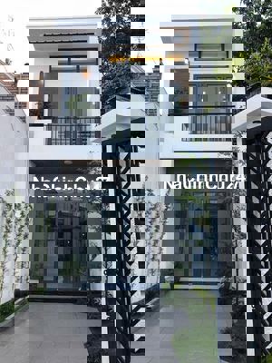 Chính chủ cần bán gấp nhà 1 trệt 1 lầu giá 1t750tr còn thương lượng