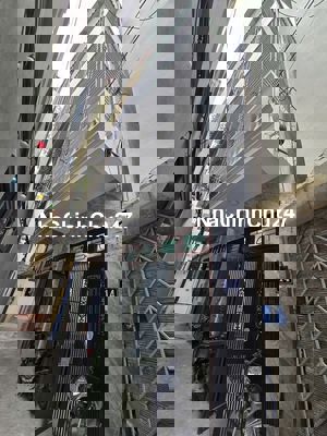 nhà Việt Hưng chính chủ dân xây 3 tầng 3 ngủ nhỉnh 5 tỷ