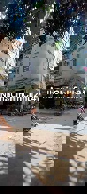 Gia đình bán căn hộ chính chủ .