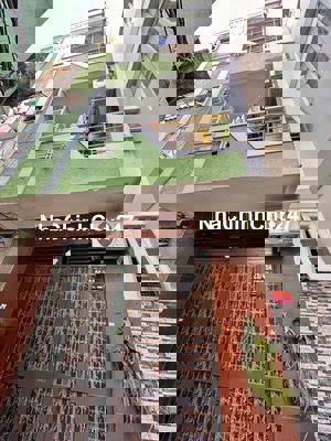 chính chủ 4x10 ngay bùi viện 2 lầu .4pn