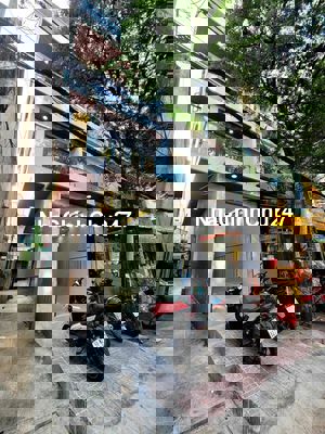 nhà mặt tiền chính chủ