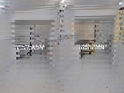 Chính chủ bán nhà mới DT:4x8 giá 1 tỷ 6,lầu ,Sổ chung ,HBC,TĐ