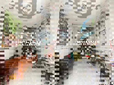 Bán Nhà Chính Chủ SHR.đúc 1 Lầu .Dt:4,05x11m Nở Hậu 4,10m. 2pn2wc