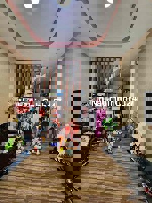 Nhà chính chủ 40m2 ngay Lê Quang Định, P1, Gvap, chỉ 4ty45