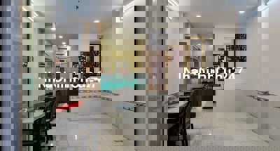 Nhà chính chủ HXT Nguyễn Xí,3 tầng,3WC,2PN, SHR. Giá tốt thương lượng