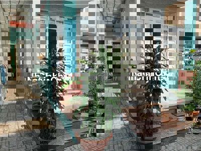 6x20 - Nhà Sân Vườn - Xe Hơi đậu cửa - chính chủ bán - TL