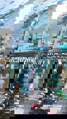 CHỦ GẤP BÁN - NHÀ 3 TẦNG - HXH - 4x12m - 5PN - SÁT TRƯỜNG HỌC, BV, CHỢ