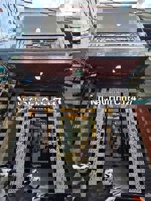 CHÍNH CHỦ CẦN BÁN GẤP CĂN NHÀ TRẢ NỢ ĐƯỜNG NGUYỄN VĂN QUỲ 1tỷ950 ẢH