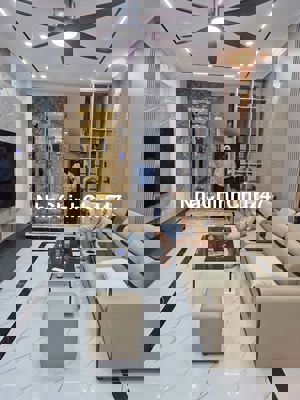 Chính chủ cần Bán Nhanh nhà phô thang may ô tô đỗ cửa tại Long Biên