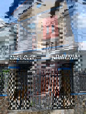 CHủ ngộp bank cần bán gấp căn nhà mặt tiền đường 20 xe tải tránh