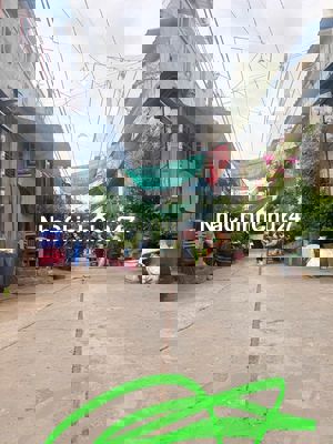 nhà ngộp do chính chủ di cư Mỹ