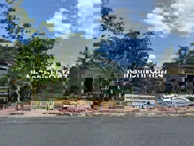 Chính chủ cần bán gấp lô đất mặt tiền gần Vòng Xoay Tân Thạnh.