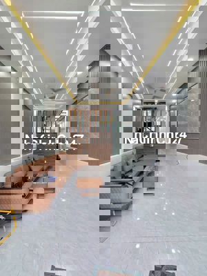 THANH LÝ CĂN *** CHỦ ĐI NC GIÁ 1TY240 SỔ RIÊNG DT 100M2 GẦN CHỢ