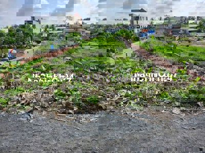 Chính chủ cần bán gấp lô đất ngay mặt tiền Dt824 trung tâm thị Trấn ĐH