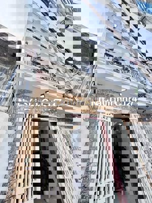 Chính chủ cần bán nhà ngay chợ bình chánh,cách trung tâm chỉ 20p