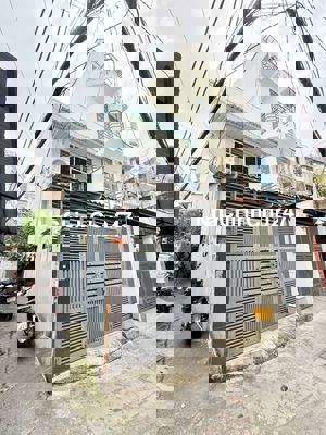 CHÍNH CHỦ BÁN NHÀ LẠC LONG QUÂN, HẺM XE HƠI, 53 M2, 2 TẦNG, NỞ HẬU