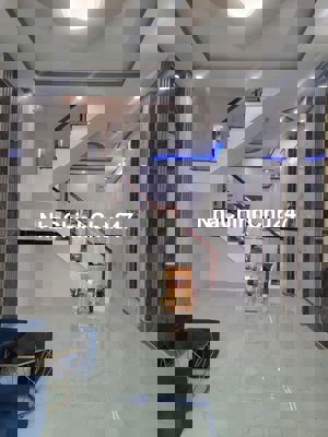 Chính chủ kẹt tiền bán lại nhà mới xây.trã trước 650.nhà đã có sổ hồng