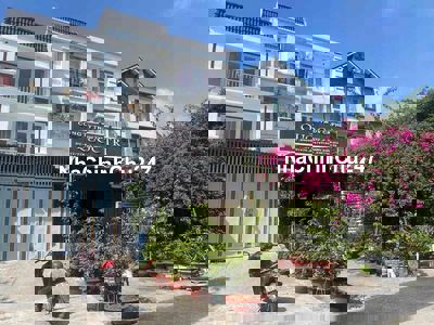 Chính chủ bán nhà Mặt Sông 1 Trệt 2 lầu đường 10m Sân ô tô