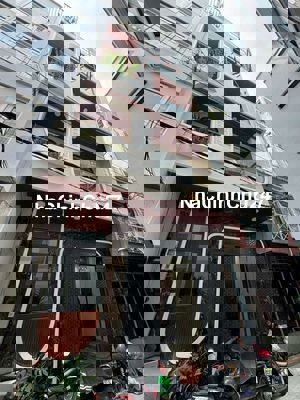 Chính chủ bán gấp 33m² đường Lê Văn Sỹ,P12, Q3. Xây 4tầng,hẻm 5m,có sổ