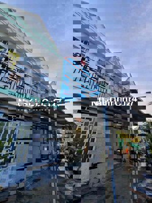 Chủ Ngộp hạ 200tr bán gấp nhà giá chỉ 890 tr ngay TT Cần Giuộc