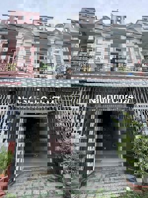 Bán Nhà Hóc Môn Do Chủ Xây Xong Con Gái Đi Du Học Không Ở Nữa