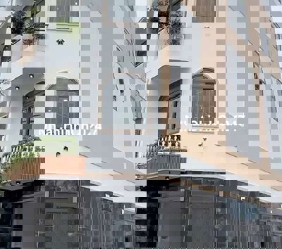 LÔ GÓC 3 TẦNG ĐÚC - CHỦ MỚI XÂY TRUNG TÂM ĐH DUY TÂN