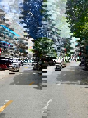 CHỦ BÁN GẤP NHÀ NGAY BÀ HẠT TRUNG TÂM Q.10 NHÀ MỚI ĐẸP Ở NGAY .