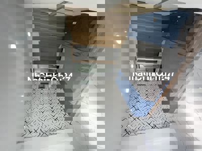 Tôi chính chủ bán 4 tầng Q1, Võ văn kiệt, sát oto 1 nhà, đẹp, Giá 4ty5