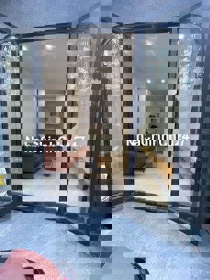 Chính chủ Bán nhà Hoàng Hoa Thám 32m2 6T 4N full nội thất 7,69 tỷ