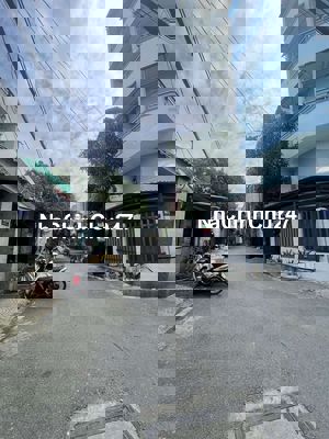 Chính chủ gấp bán nhà Mặt Tiền.Tiện ở và kinh doanh.Buôn bán