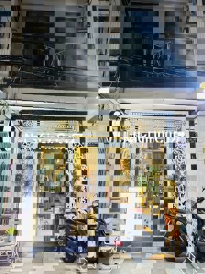 Nhà nguyên căn hẻm 4m, có thể kinh doanh ( chính chủ )