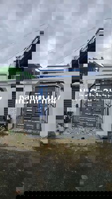 Chủ bán nhà cấp 4 mới đẹp. Có sổ sẵn. Trã trước 350tr .còn.lại cho góp