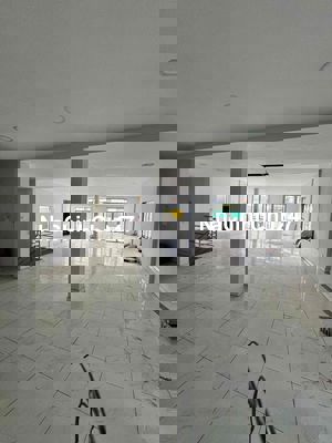 Nhà 1 đời chủ ngang 7M 5 tầng 737/ Lạc Long Quân TB