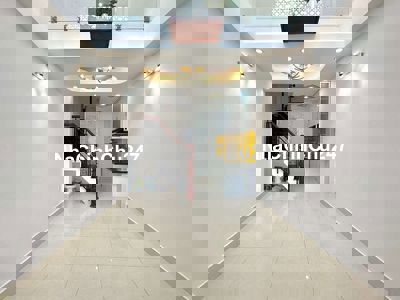 [CHỦ GIẢM CHÀO] _ GẤP BÁN_ 5 TẦNG_ CÓ SÂN THƯỢNG