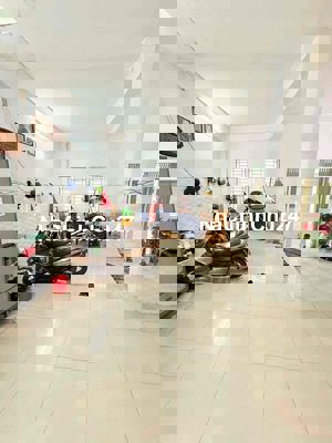 Nhà chính chủ cần bán gấp giá rẻ nfay Tân Phú