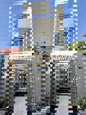 Nhà mặt đường 12m thuận tiện kinh doanh buôn bán. Nhà tâm huyết chủ xâ