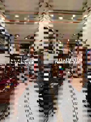 Bán nhà chính chủ đường Hồng Lạc, 3 tầng, 3PN, 34m2, hơn 5 tỷ xíu