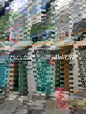 3 tầng, Hẻm xe hơi Quận 11, chủ gấp bán.