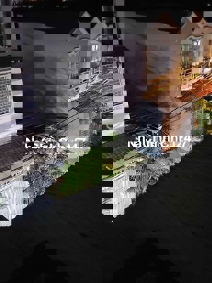 Bán nhà 2 lầu đúc khu dân cư hiện hữu giá bán chính chủ