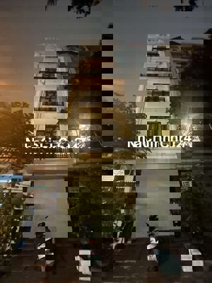 Bán nhà phố lạc Long Quân 43m2, xây 6 tầng sổ đỏ chính chủ.