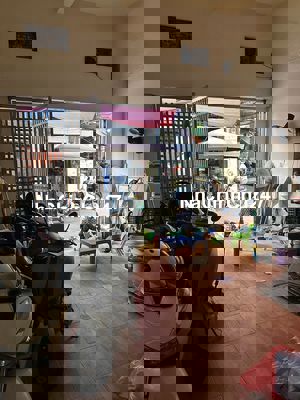 MUA ĐẤT TẶNG NHÀ 3 TẦNG, 3 mặt tiền, chính chủ, 70m2, Mở cửa là chợ to