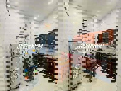 CHỦ CẦN BÁN CĂN NHÀ KIỆT GẦN ĐƯỜNG 5m5 VÔ 10M GẦN BIỂN