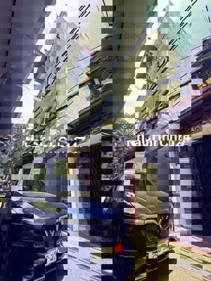 Hơn 5 tỷ. Có nhà 5T . Ô tô đỗ cửa . Em chỉnh chủ bán. Ko nhanh là hết