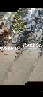 Bán nhà gần trung tâm quận Long biên,3pn, sổ đỏ chính chủ