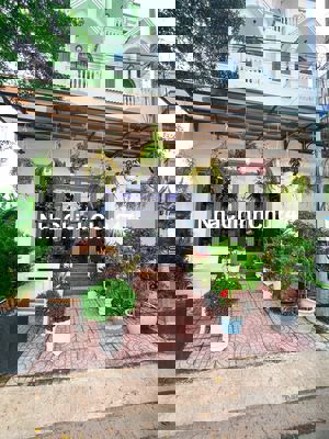 Chính chủ bán nhà mặt tiền, DT 80m2, 5 PN, Five Star Eco City