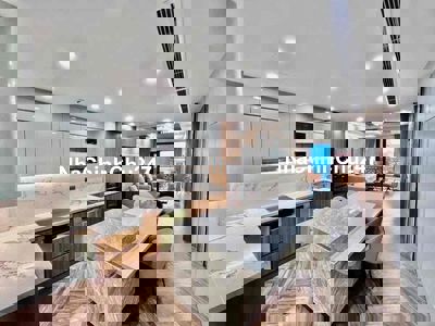 Nhà Nguyễn khang, 2 thoáng, thang máy, kinh doanh, gần chợ, chủ mót