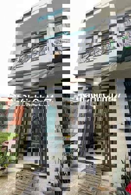 Chính chủ bán nhà dt 4m-12m giá 325tr cầu lớn Hóc Môn